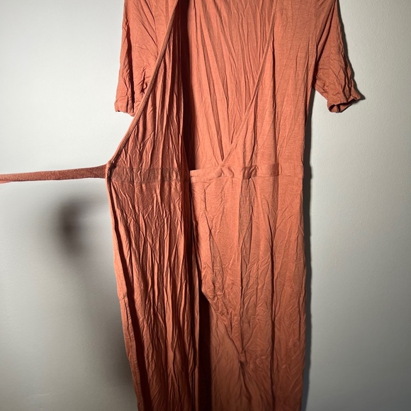 Surplice Midi wrap dress - Picture 3 of 7
